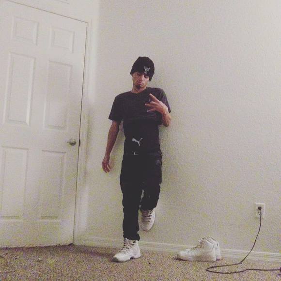 Meet your Posher, Breezo - Picture 1 of 1